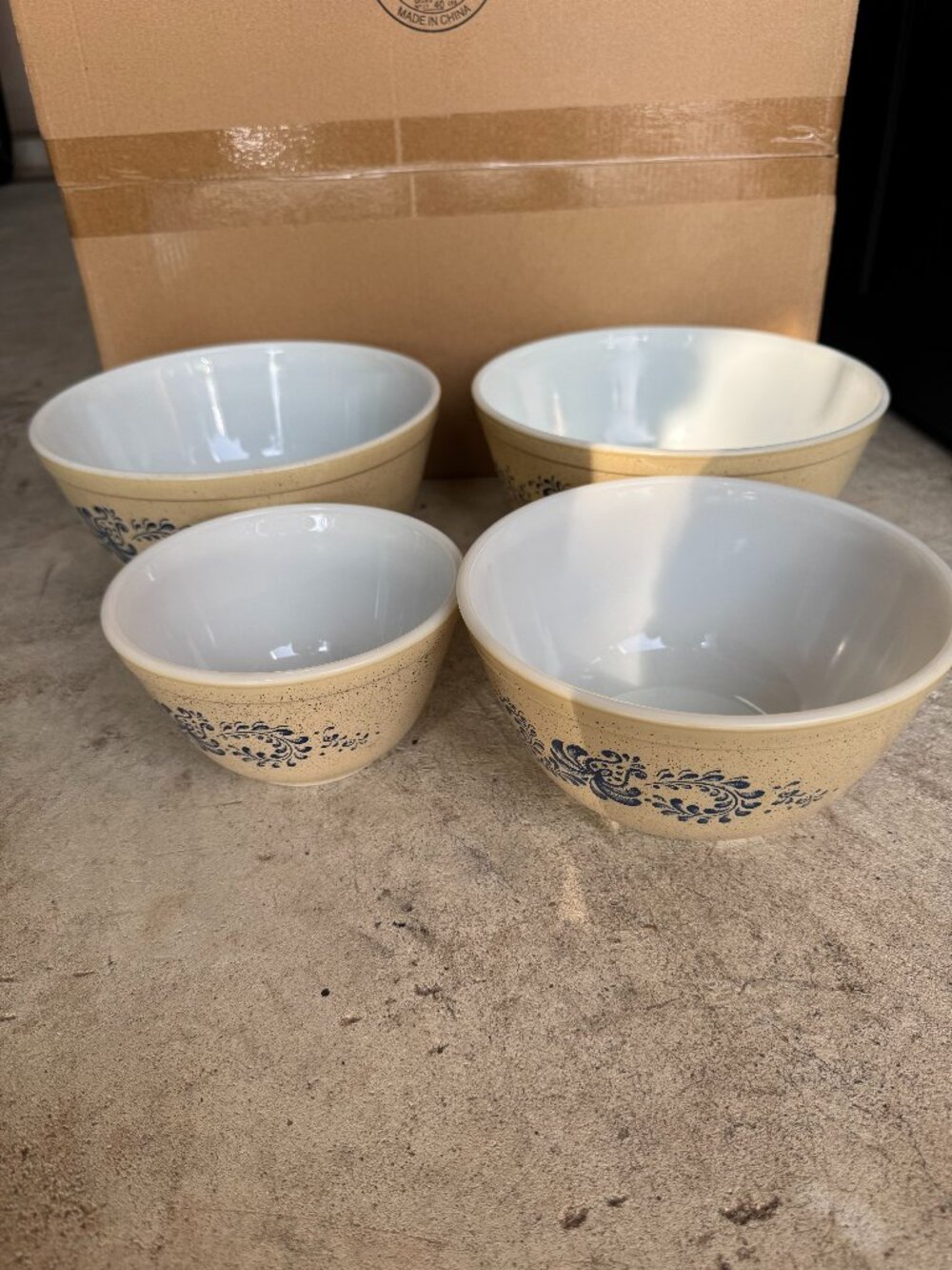 Pyrex Homestead Vintage Nesting Mixing Bowls 4-Piece Set Models 401, 402, 403(2)